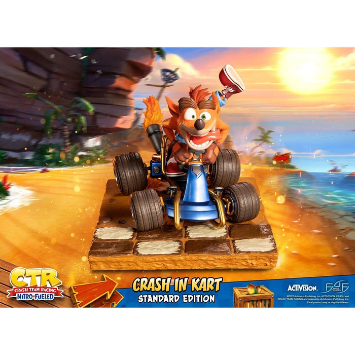First4Figures Crash Team Racing Nitro-Fueled Crash Winner gyanta szobor, Standard kiadás, kb. 46 cm